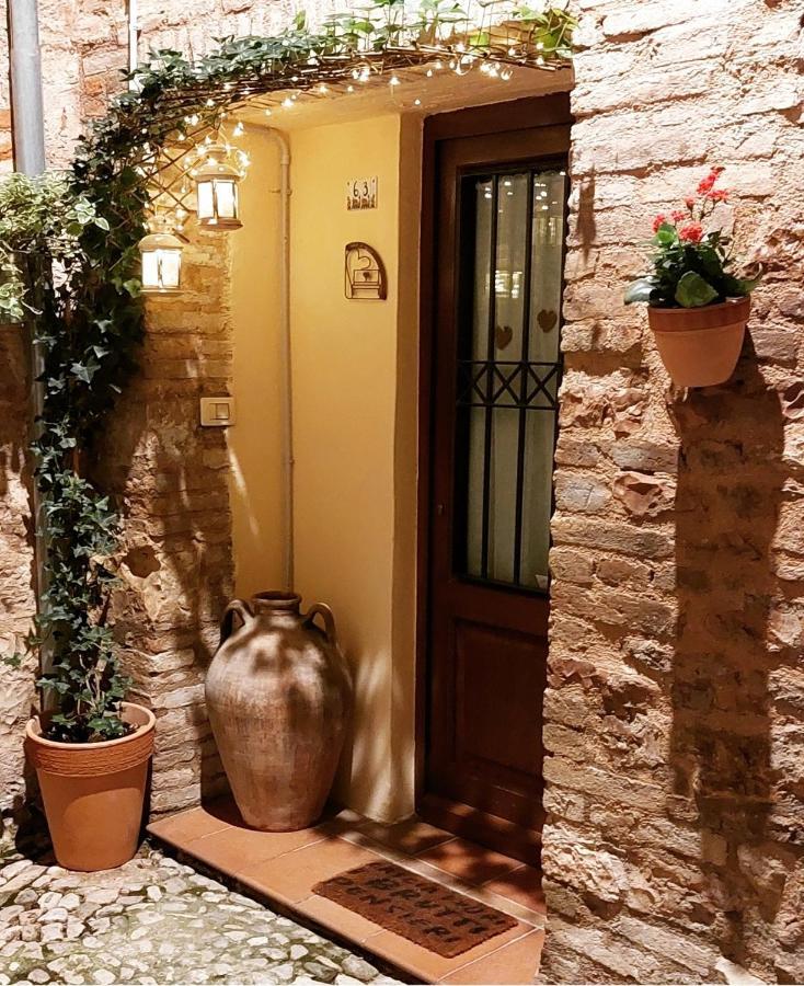 Nel Vicolo Dei Baci - Casa Vacanze Al Bacio Lägenhet Spello Exteriör bild